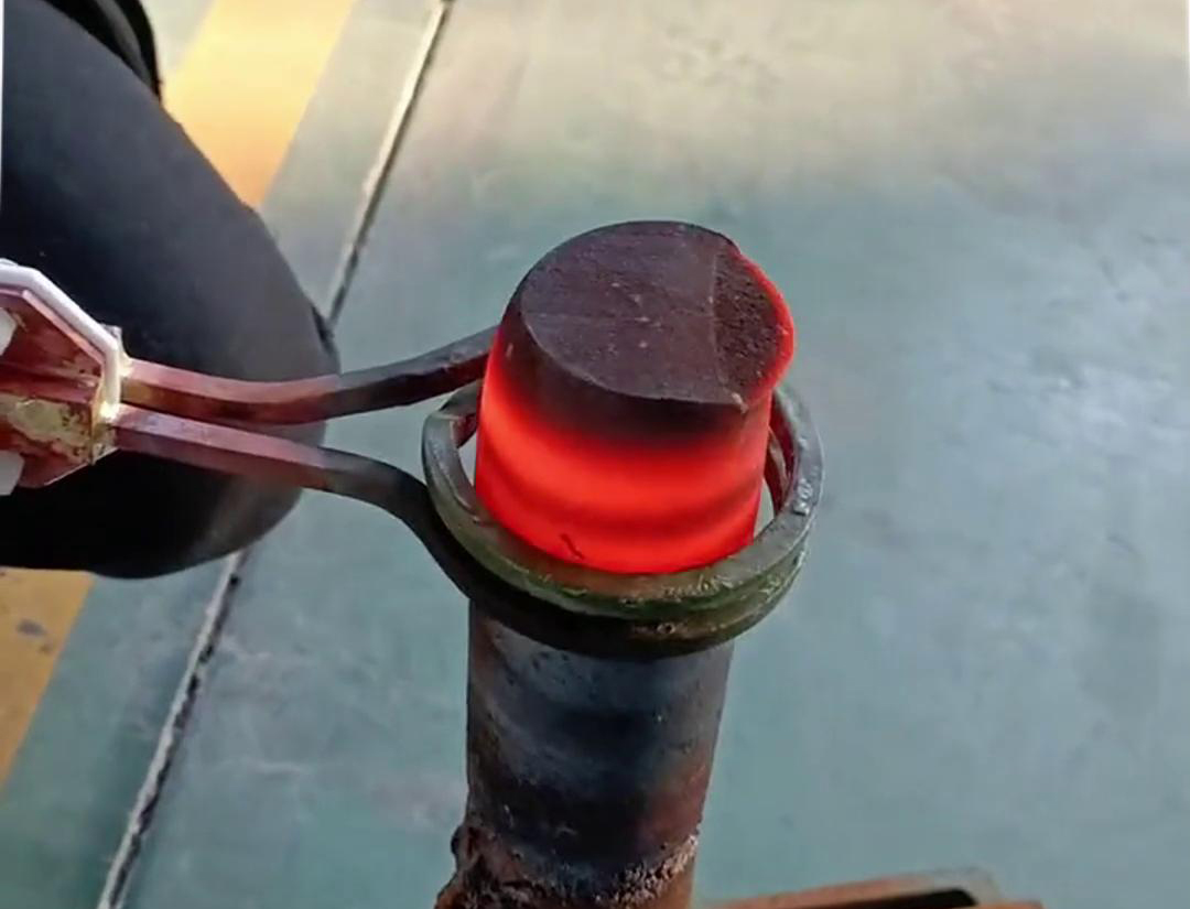 海拓手持式高頻加熱機(jī)，加熱實(shí)心棒料真有一手！