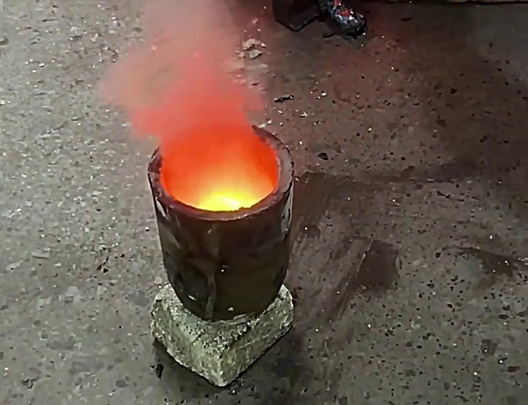 海拓中高頻感應(yīng)加熱熔煉爐，小型金屬加工工廠的得力伙伴