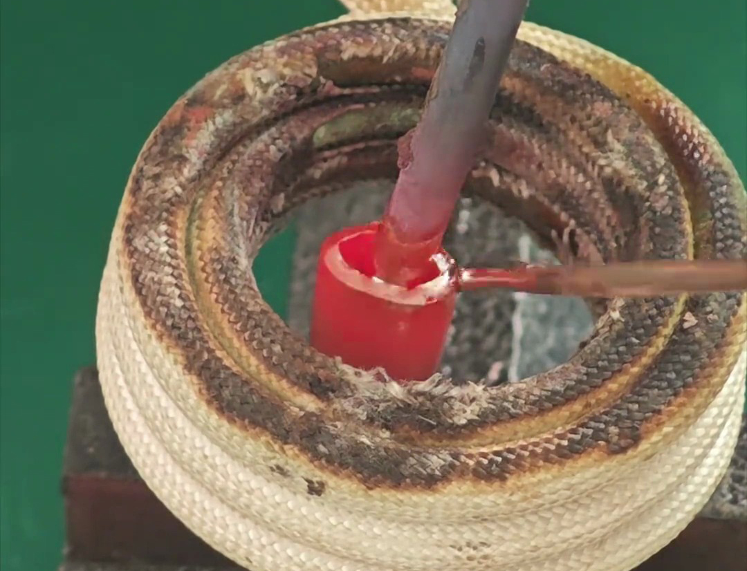 高頻銅管焊接機(jī)對銅管進(jìn)行快速、高效焊接的專業(yè)設(shè)備